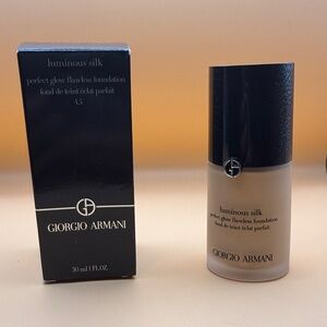Giorgio Armani Luminous Silk Foundation in Black and Tan #4.5
